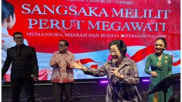 Momen Megawati Soekarnoputri Bernyanyi Lagu May Way Saat Peluncuran Buku Guntur Soekarnoputra