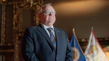 Profil Tim Walz