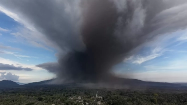 Erupsi Gunung Lewotobi Laki-Laki di NTT Masih Terus Terjadi, Pemerintah Perluas Zona Berbahaya    