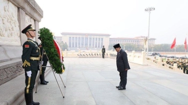 Presiden Prabowo Kunjungi Monumen Pahlawan Rakyat Tiananmen Beijing