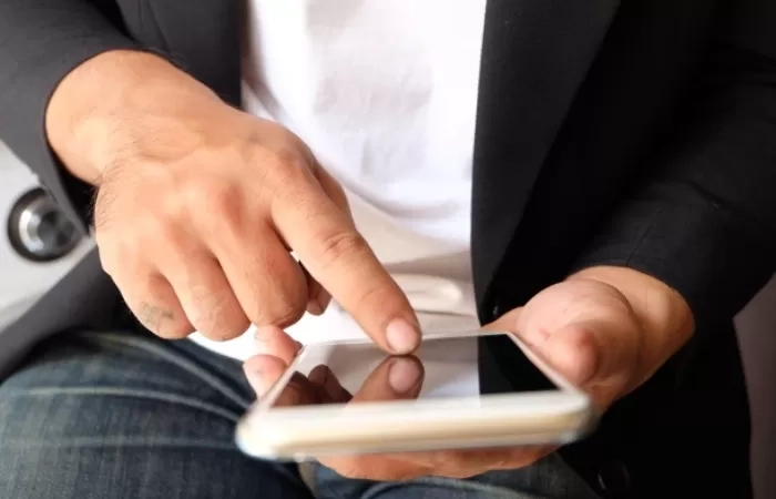 Tes Kepribadian Seseorang Saat Memegang Ponsel: 4 Kepribadian Ini Menjelaskan Kekurangan dan Kelebihan yang Anda Miliki
