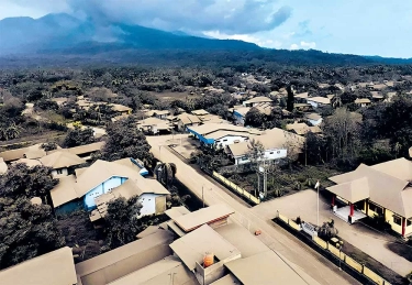 Efek Erupsi Gunung Lewotobi Laki-Laki, Lima Bandara di NTT Ditutup Sementara