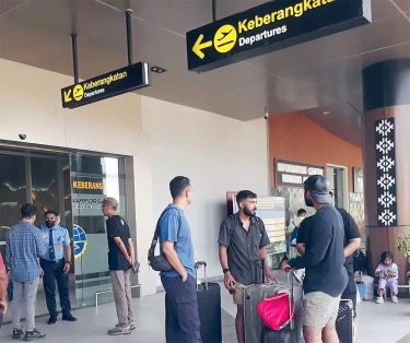 Gunung Lewotobi Laki-Laki Erupsi, Bandara Tutup, Wisatawan Labuan Bajo Pilih Lewat Jalur Laut