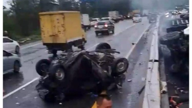 Kesaksian Korban Selamat: Mobil Melayang Lalu Terhempas Usai Dihantam Truk Trailer dari Belakang