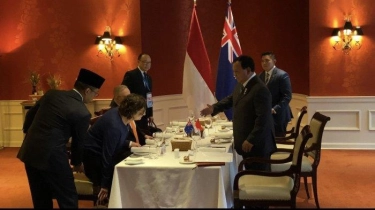 Menlu Sugiono Bantu Tarik Kursi Penasihat PM Australia saat Bilateral Meeting, Prabowo Sikap Tegap