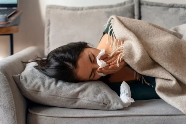 Susah Tidur saat Batuk Pilek? Yuk Coba 6 Tips Ini untukRedakan Gejala Flu agar Tidur Lebih Nyenyak