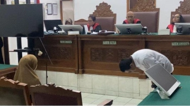 Sidang Kasus Pemerasaan, Eks Sekuriti Bungkukkan Badan, Minta Maaf kepada Ria Ricis