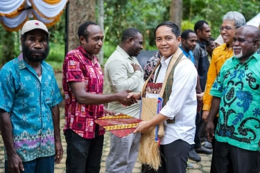 Lepasliarkan Satwa Dilindungi di Papua Barat, Menhut Raja Antoni Pastikan Tindak Pelaku Penyelundupan