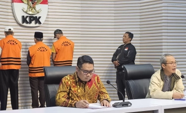 KPK Resmi Tetapkan Gubernur Rohidin Mersyah dan Sekda Bengkulu Isnan Fajri sebagai Tersangka