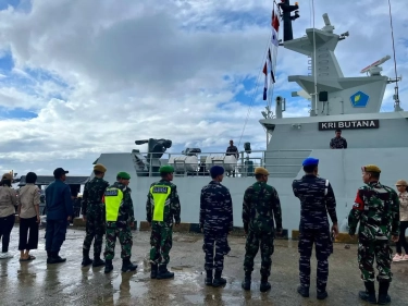 Kapal Perang Baru TNI AL, KRI Butana-878 Bantu Distribusi Logistik Pilkada Serentak ke Pulau-pulau Terluar di Sulawesi Utara