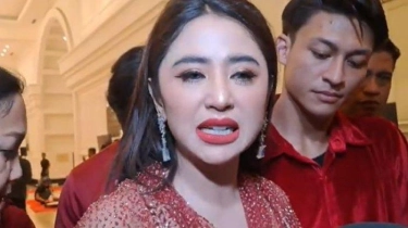 Diduga Foto Bareng Pria di Kamar Tersebar, Dewi Perssik Klarifikasi: Ini Bukan Berondongku