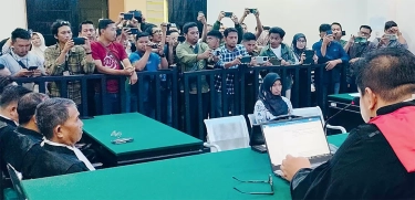 Hakim Vonis Bebas Supriyani, Perintahkan Pulihkan Hak Guru Honorer Itu