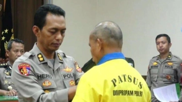 Saat AKP Dadang Iskandar Dipecat dari Polri dan Langsung Dipakaikan Rompi Tahanan Patsus oleh AKBP