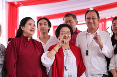 Temani Megawati Nyoblos Pilkada Jakarta, Puan Maharani Berikan Isyarat Kemenangan