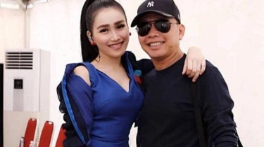 Larang Ayah Ojak Terjun ke Politik, Ayu Ting Ting: Gausah Banyak Gaya