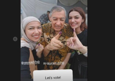 Najwa Shihab Pamer Jari Kelingking usai Lakukan Pencoblosan pada Pilkada Serentak 2024