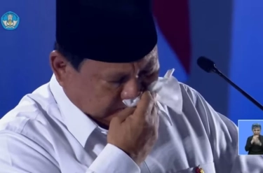 Tangis Prabowo Pecah di Puncak Peringatan Hari Guru Nasional