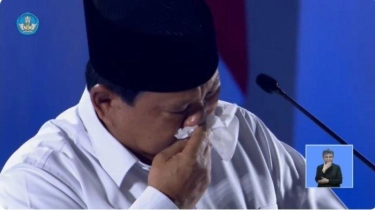 Suara Prabowo Bergetar hingga Menitikkan Air Mata saat Bicara Kesejahteraan Guru