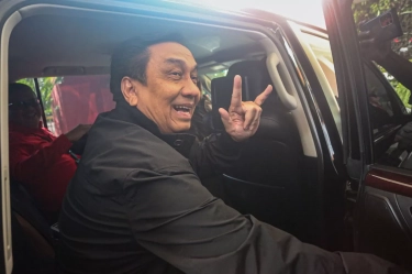 Bertemu dengan Jokowi jadi Alasan PDIP Pecat Effendi Simbolon