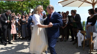 Mantan Menlu Austria  Karin Kneissl : Barat Telah Memainkan Permainan Kotor di Ukraina dan Suriah