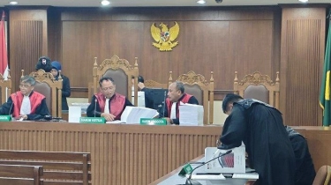 Seloroh Hakim Lihat Tuntutan Yoory Corneles 2.000 Halaman: Saya Takut Jaksa Sakit Kalau Baca Semua