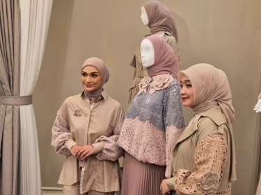 Kolaborasi dengan Desainer Ayu Dyah Andari, Putri Zulkifli Hasan Hadirkan Koleksi Serenade