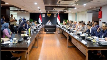 Rapat Bareng Stakeholder, Menko AHY Minta Penurunan Harga Tiket Pesawat Momen Nataru Terimplementasi