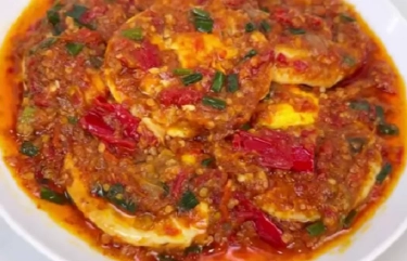 Resep Telur Ceplok Sambal Bajak yang Enak dan Pedas, Bikin Nagih Banget!