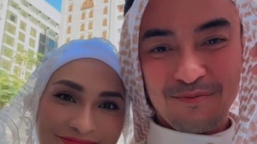 BREAKING NEWS: Zumi Zola dan Putri Zulhas Resmi Menikah, Ijab Qabul di Depan Masjid Nabawi Madinah