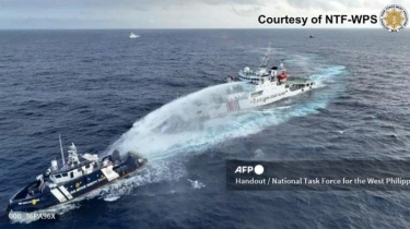 Filipina dan China Memanas, Kapal China Tembakkan Meriam Air ke Kapal Filipina