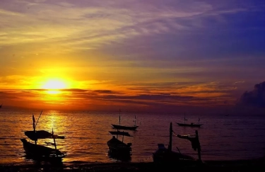 3 Pantai Hidden Gem di Surabaya, Punya Sunset Bagus Banget