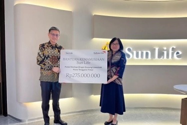 Bantu Pemulihan Korban Erupsi Gunung Lewotobi Laki-laki, Sun Life Salurkan Rp 275 Juta