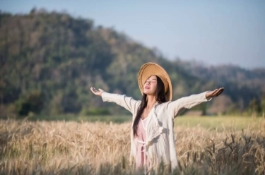 8 Kebiasaan Langka yang Hanya Dimiliki Orang yang Bebas dan Merdeka dalam Hidup, Menurut Psikologi