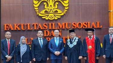 Wakil Ketua MPR Eddy Soeparno Raih Gelar Doktor Ilmu Politik dari UI, Predikat Cumlaude