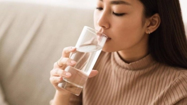 Tak Suka Minum Air Mineral karena Rasa Pahit, Ini Penjelasan Dokter dan Cara Mengatasinya