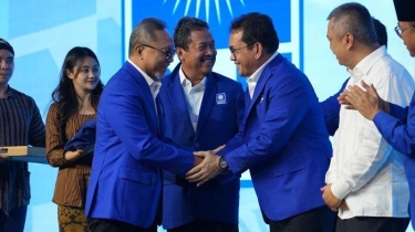 Zulhas Sematkan Jas PAN kepada 3 Menteri Kabinet Merah Putih, Siapa Saja?