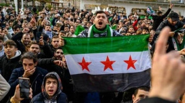 Perayaan Tahun Baru di Suriah usai Rezim Assad Runtuh: Warga Ramai-ramai Kibarkan Bendera Revolusi