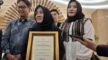 Menkes Beri Penghargaan Kstaria Bakti Husada Arutala kepada Dokter Aulia Risma