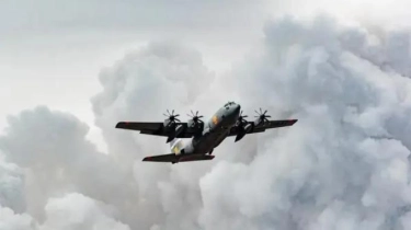 Hercules C-130 Bantu Atasi Kebakaran LA, Mampu Semprotkan 14 Ton Bahan Penghambat Api dalam 5 Detik