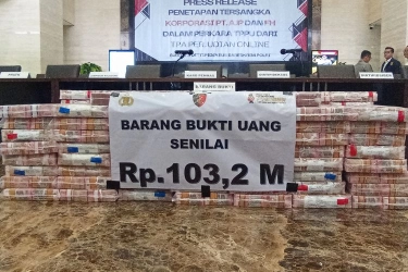 Penampakan Tumpukan Uang Rp 103, 2 M Diduga Hasil Pencucian Uang Hotel Aruss Semarang