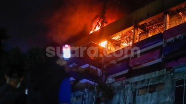 Ledakan Susul-menyusul di Lokasi Kebakaran Glodok Plaza Hingga Kamis Dini Hari