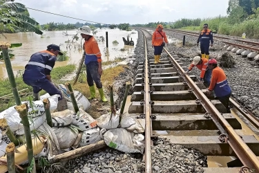 Daftar Kereta Terdampak Banjir Grobogan, Alami Keterlambatan hingga Rute Dialihkan