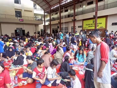 Ratusan Korban Kebakaran di Kebon Kosong Mengungsi di Polres Metro Jakarta Pusat