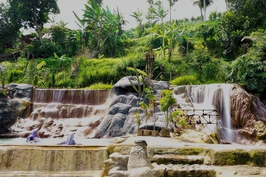 Berendam di Pemandian Air Panas Nagrak Tengah Lembang