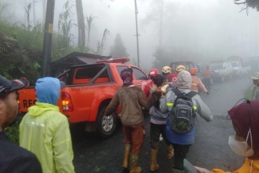 Evakuasi Korban Tanah Tanah Longsor di Pekalongan dan Bangun Dapur Umum, Kemensos Kirimkan Task-Force Tagana
