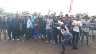 Teriak Nelayan Tanjung Pasir Sebelum Bongkar Pagar Laut: Terima Kasih Presiden, Usut yang Izinkan!