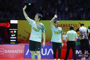 Momen Final The Daddies di Istora Senayan: Hendra Setiawan Terharu Lihat Standing Applause, Mohammad Ahsan Berikan Fans Handuk Anyep dan Raket Putus