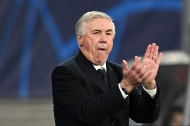 Carlo Ancelotti Tertawa Menanggapi Rumor Kepergian dari Real Madrid