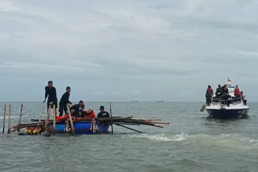 Pembongkaran Pagar Laut Tangerang Disaksikan Menteri dan Pejabat, Titiek Soeharto Ikut Pantau Naik Amphibi LVT-7