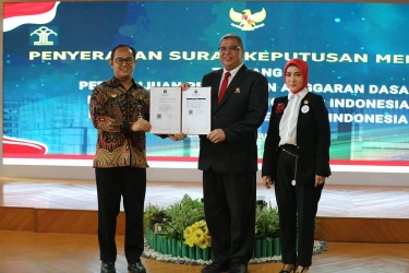 Ditjen AHU Resmi Serahkan SK Pengurus Pusat Ikatan Notaris Indonesia